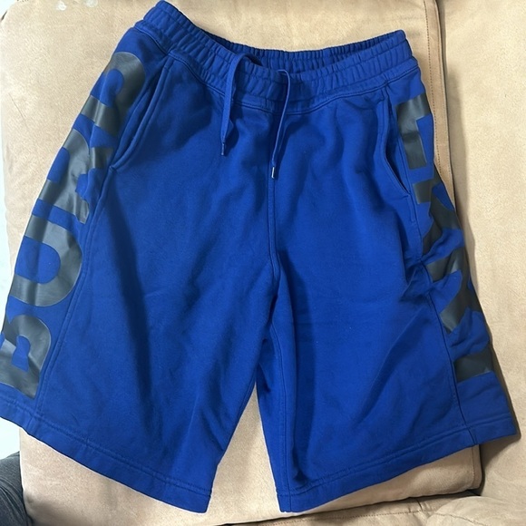 Authentic BURBERRY Fawnley Logo Print Track Shorts - Picture 5 of 9